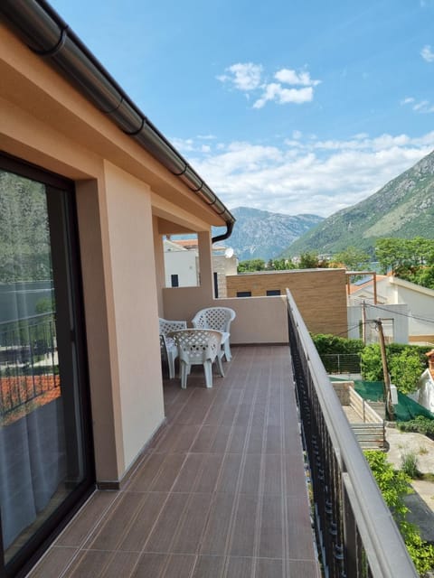 Holiday Home Cattaro Bed and Breakfast in Kotor Municipality