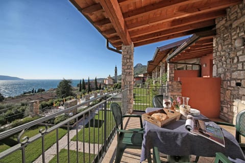 Residence Borgo Dei Limoni - Appartamenti con Garage Apartment hotel in Gargnano