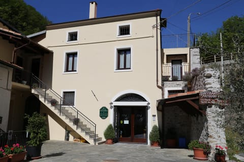 Property building, Facade/entrance