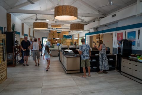 Restaurant/places to eat, People