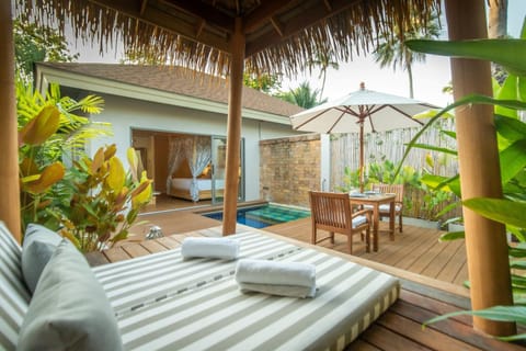 Patio, Garden, View (from property/room), Photo of the whole room, Decorative detail, Seating area, Pool view, Area and facilities