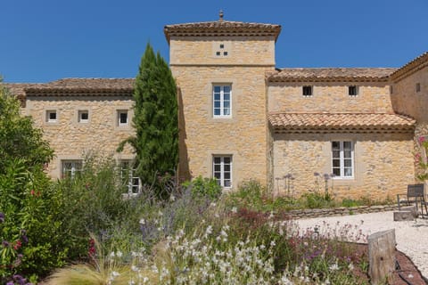Le Mas des Alexandrins Bed and Breakfast in Uzes