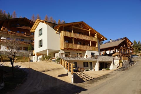 Property building, Spring, Day, On site