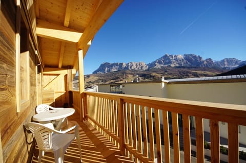 Spring, Day, Balcony/Terrace, On site, Mountain view