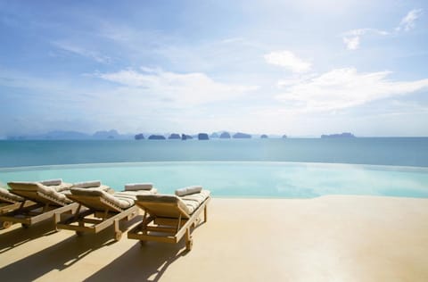 Restaurant/places to eat, Day, Natural landscape, View (from property/room), Pool view, Sea view, Swimming pool, sunbed
