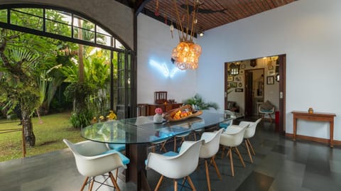 Seating area, Dining area, Garden view