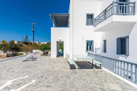 Milian Suite House in Milos