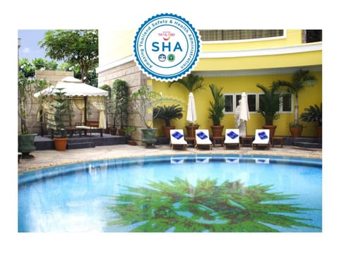 Four Seasons Place - SHA Extra Plus Hotel in Pattaya City