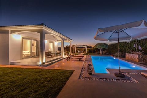 Balcony/Terrace, Swimming pool