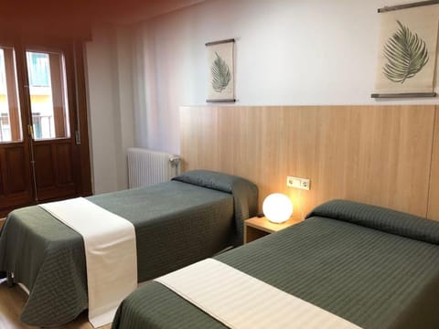 Bearan Bar & Rooms Bed and Breakfast in Pamplona