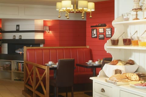 Restaurant/places to eat, Lounge or bar, Food and drinks, Food