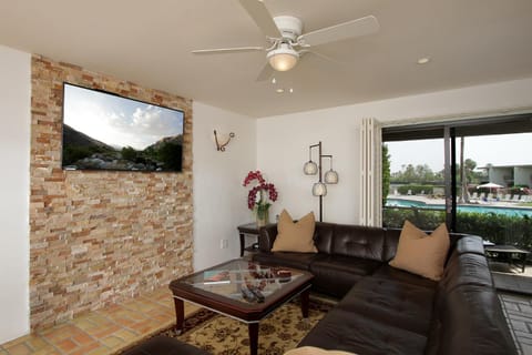 TV and multimedia, Living room, Mountain view, Pool view