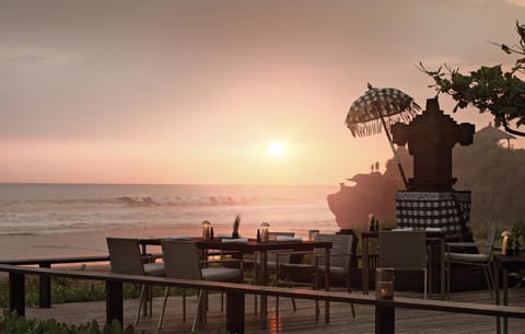 Lounge or bar, Sea view, Sunset