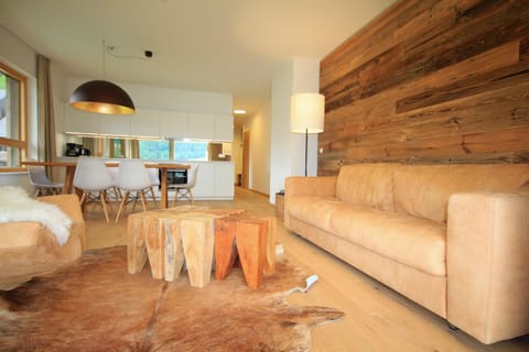 Kitchen or kitchenette, Seating area, Dining area