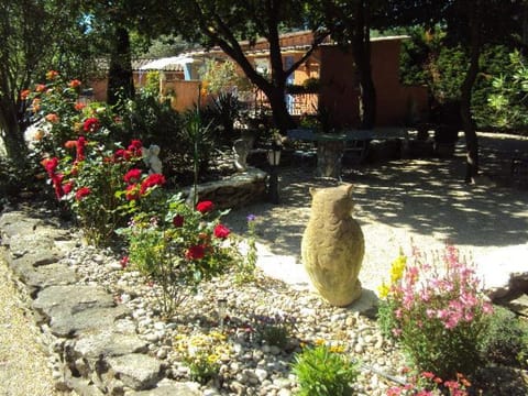 B&B La Douloire Casa in Pernes-les-Fontaines