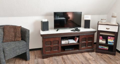 TV and multimedia, Living room, Decorative detail