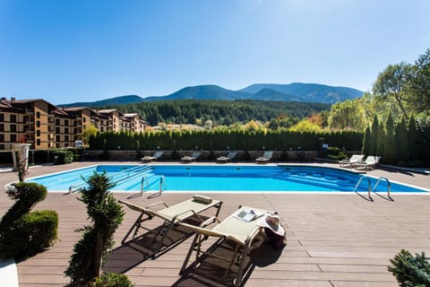 Mountain view, Pool view, Swimming pool, sunbed