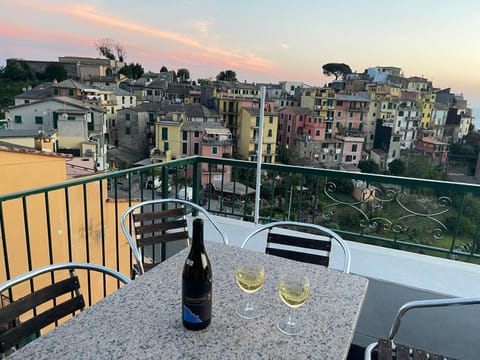 Appartamento Isola - In the center with Terrace - sea view & AC Apartamento in Corniglia