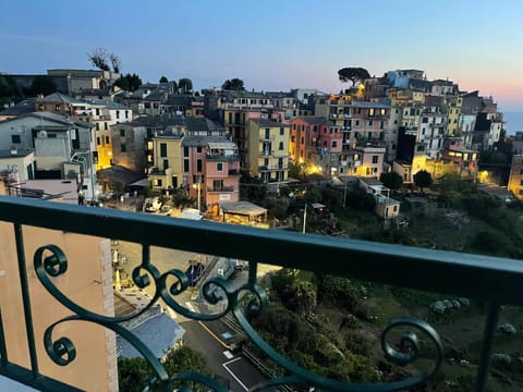 Appartamento Isola - In the center with Terrace - sea view & AC Apartment in Corniglia