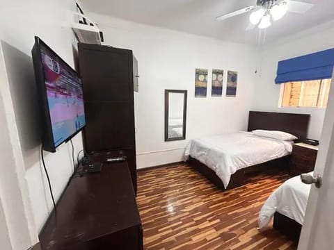 Bed, TV and multimedia, Photo of the whole room, Bedroom, flat iron, hair dryier, wardrobe