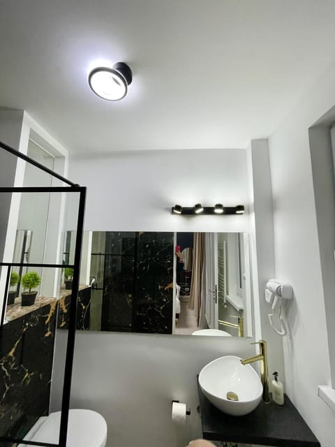 Metropole Apartments - Old City Apartment in Bucharest