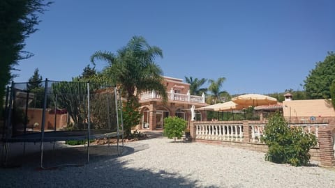 Property building, Day, Garden, Garden view