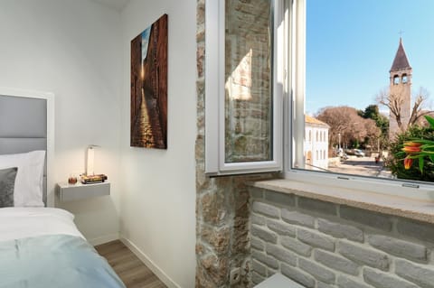 Bed, Day, View (from property/room), Bedroom, City view