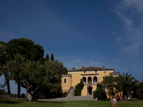 Property building, Facade/entrance, Natural landscape