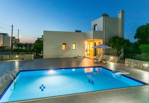 Property building, Night, Pool view, Swimming pool, sunbed