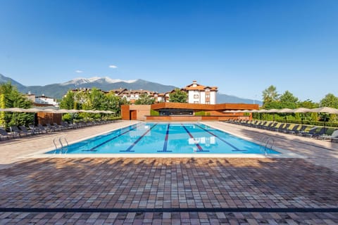 Natural landscape, Mountain view, Pool view, Pool view, Swimming pool, sunbed