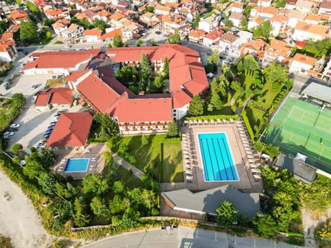 Property building, Bird's eye view, Tennis court, Pool view, Swimming pool, Swimming pool