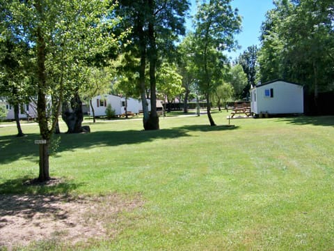 Camping les Peupliers Campground/ 
RV Resort in Vendays-Montalivet