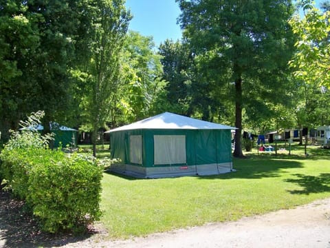 Camping les Peupliers Terrain de camping /
station de camping-car in Vendays-Montalivet