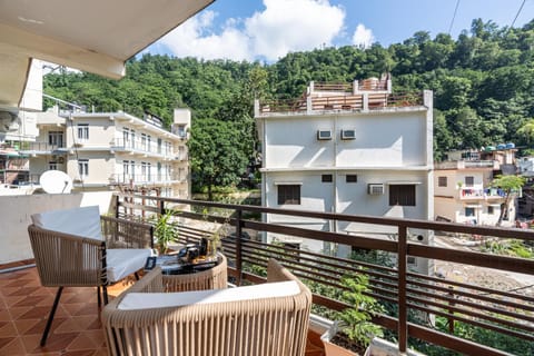 View (from property/room), Balcony/Terrace, Mountain view