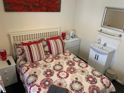 Melrose Guest House Bed and Breakfast in Whitley Bay