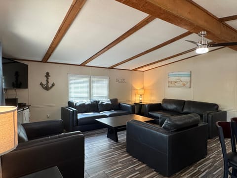 Island Club #6 House in South Bass Island