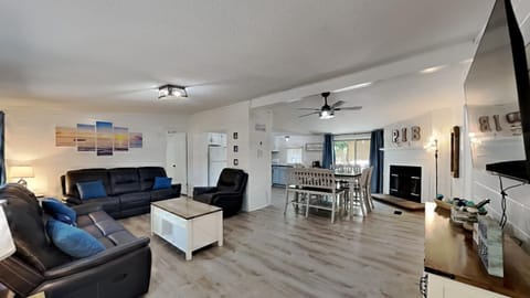 Island Club #13 House in South Bass Island