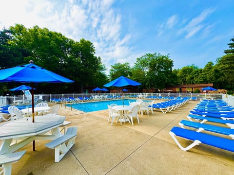 Island Club #113 House in South Bass Island
