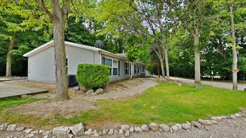 A Place at the Bay House in South Bass Island