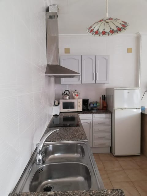 Kitchen or kitchenette, pet friendly, stove