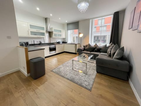 Exquisite 2BR Flat near Central Train Station Apartment in Glasgow