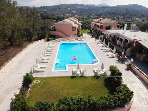 Swimming pool, Breakfast