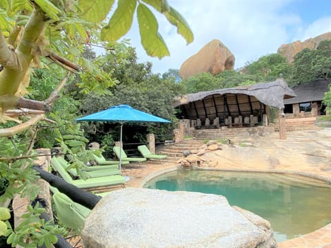 Big Cave Camp Nature lodge in Zimbabwe