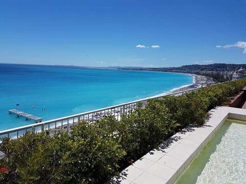 Apart-a-Nice : A Breathtaking View on the Sea Condo in Nice