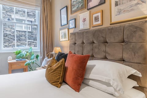 1869 - Room Only Boutique Townhouse Bed and Breakfast in Lake Road