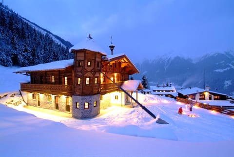 Facade/entrance, Night, Winter