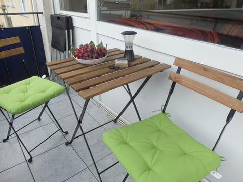 Balcony/Terrace, Food