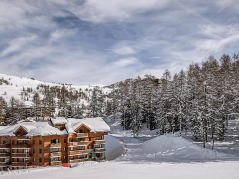 Property building, Skiing