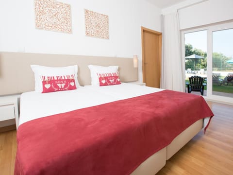 Bedroom, Pool view