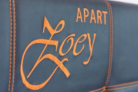 Staff, Photo of the whole room, Logo/Certificate/Sign, Bedroom, Family